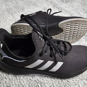 Adidas CloudFoam tennis shoes, like new.